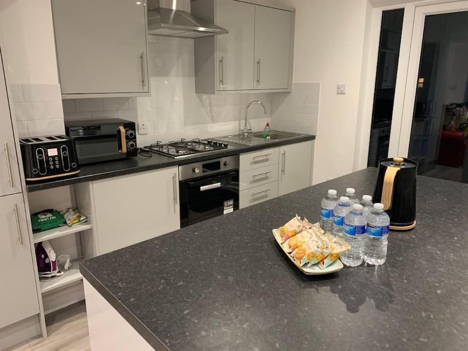 Beautiful 5Bedroom Hse-Contractor/Family/Corporate Dartford Bagian luar foto